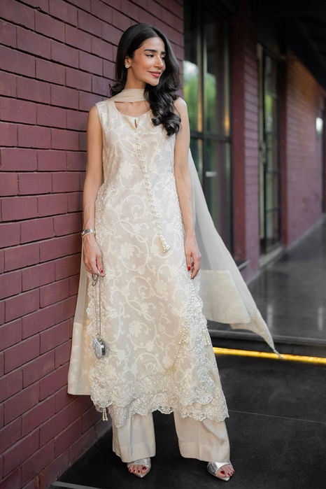 Picture of Rija Mujahid In Olive