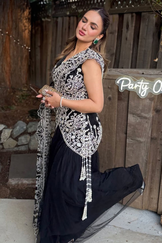 Client In Shahnoor In Black