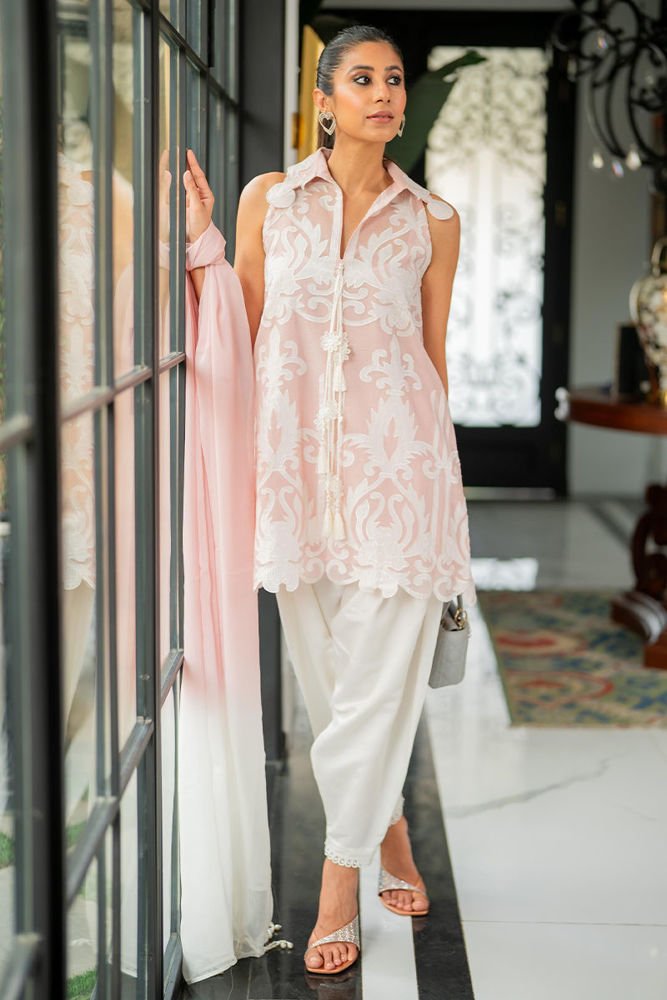 Picture of Faiza Lakhani in Yashal